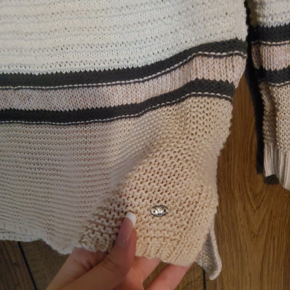 Sweater - Picture 1 of 2